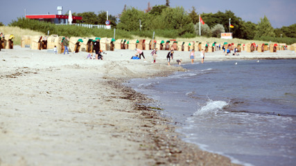 S&uuml;dstrand mit den typischen Strandk&ouml;rben an der Ostsee auf der Insel Fehmarn,