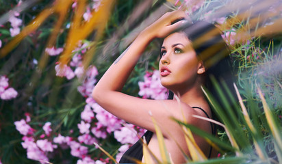 Naklejka premium Sexy young brunette woman