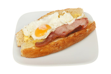 Fried egg and bacon roll