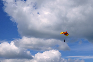 Fototapeta na wymiar Parachutist in the sky