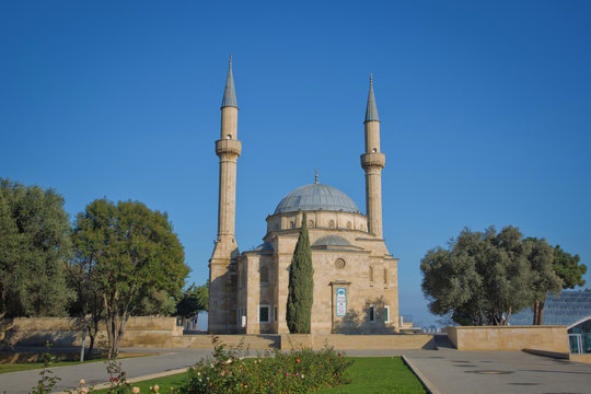 Martyrdom Mosque is a gift to the Azerbaijani brothers of the Anatolian Turks. Mosque with two minarets in Baku, Azerbaijan