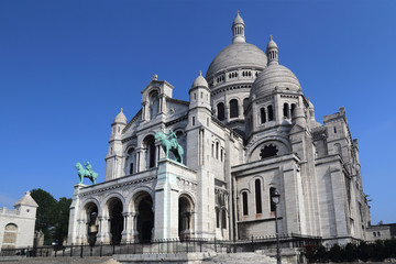 Fototapeta na wymiar Sacre Coeur church in Paris, France
