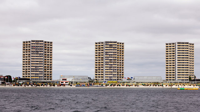 Hochhäuser am Südstrand auf Fehmarn vom Architekten Arne Jacobson