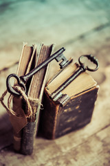 vieux livres et anciennes clés 1
