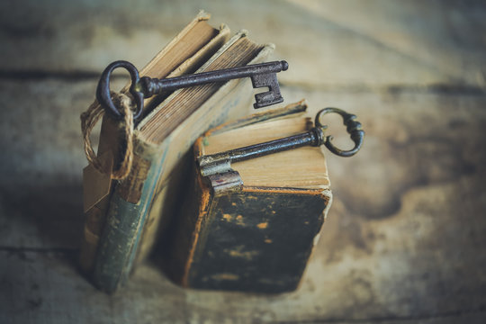 vieux livres et anciennes clés