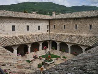 Assisi - santuario San Damiano (chiostro)