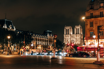 Fototapeta na wymiar Notre Dame Cathedral at night