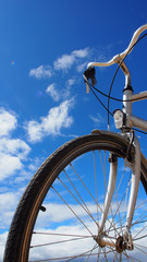 Fahrrad, Herrenfahrrad, Vorderrad, blauer Himmel