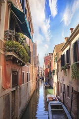 Photo sur Plexiglas Canal Beautiful view of one of the Venetian canals in Venice, Italy