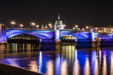 Fototapeta premium St Pauls by Night - Long exposure