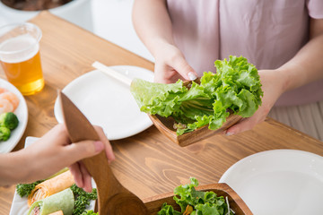 野菜をとり分ける