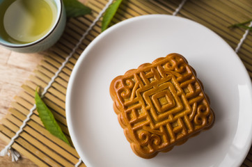 mooncake with tea