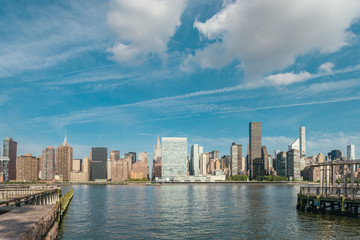 Fototapeta na wymiar NYC midtown skyline from Long Island City