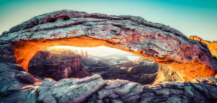 Fototapeta Mesa arch,Canyonland National park  when sunrise,Moab,Utah,usa..