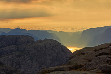 Sonnenaufgang am Lysefjord in Norwegen