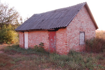 Obraz premium The abandoned old house
