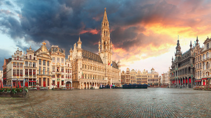 Brussels - panorama of Grand place at sunrise, Belgium - obrazy, fototapety, plakaty