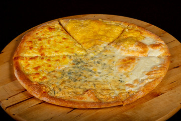 Pizza four cheeses