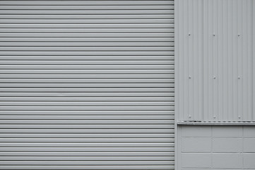 グレー色のシャッターと壁