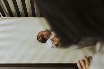 Mother looking after a sleeping baby © Rawpixel.com