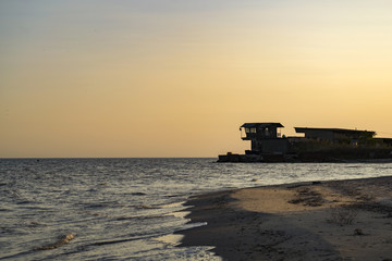 Obraz premium Sunset beach. Beautiful sunset on the deserted beach. 