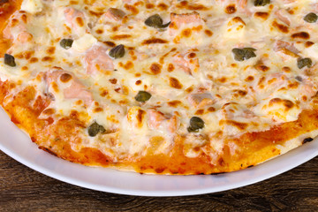 Pizza with salmon and capers