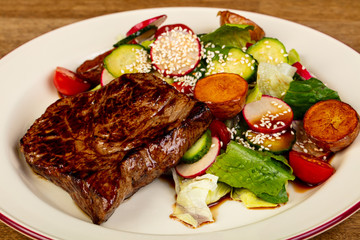 Beef steak salad