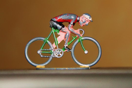 Cyclistes en m&eacute;tal &agrave; l'action