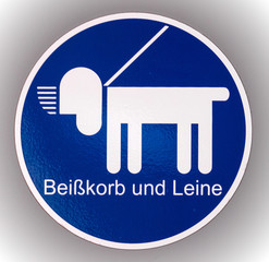 Beisskorb und Leinenpflicht