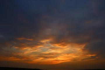 Obraz premium malowniczy kolorowy zachód słońca