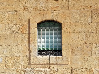 Fototapeta na wymiar Window in the middle of a wall 