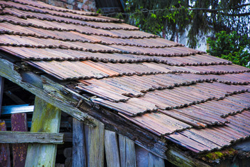 Stare dachówki na domku