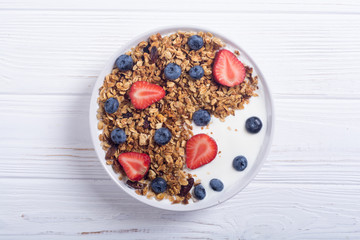 Chia yogurt with granola