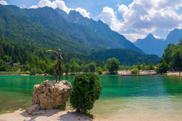 Scenic view of emerald water of Jasna lake near Kranjska Gora in Slovenia - obrazy, fototapety, plakaty