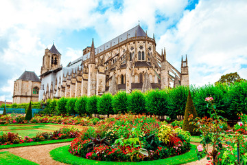 Fototapeta na wymiar The Cathedral of St Etienne of Bourges, beautiful garden, France