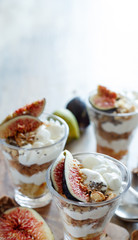 Greek yogurt with figs and granola