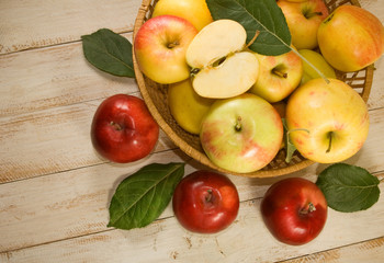 Fototapeta na wymiar image of many ripe apples on table