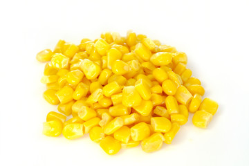 grains de maïs sur un fond blanc