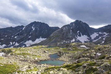 Fototapeta na wymiar Yeshtu valley. Altai Mountains landscape