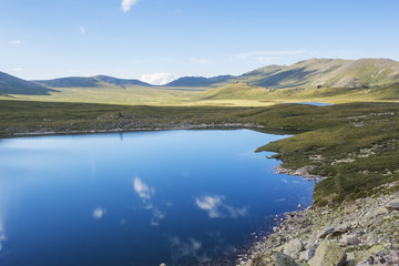 Naklejka premium Kyrgyz lake. Altai Mountains landscape