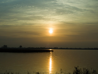 Obraz premium Saharian sunset at lake