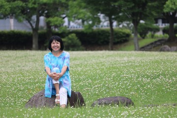 笑顔が素敵な中高年女性