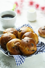 Cinnamon rolls with raisins