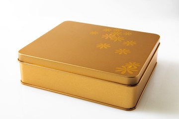 Mid-Autumn Festival family reunion, enjoy the moon drinking tea to eat moon cakes, golden gift box on the white background