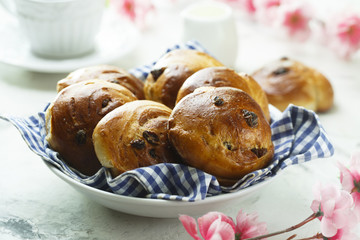 Cinnamon rolls with raisins