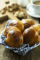 Cinnamon rolls with raisins