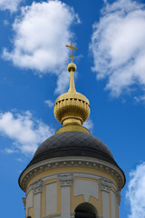 Fototapeta na wymiar Moscow. The dome of the Orthodox church, covered with gold against the blue sky and white clouds.