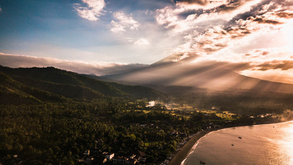 Vistas al volcan Agung desde Amed beach, Isla de Bali. © Nomad Visual Agency