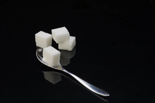 Cucharilla con terrones de azucar