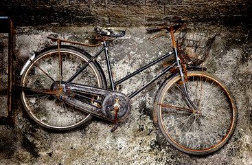 Fototapeta na wymiar Old rusty biclycle